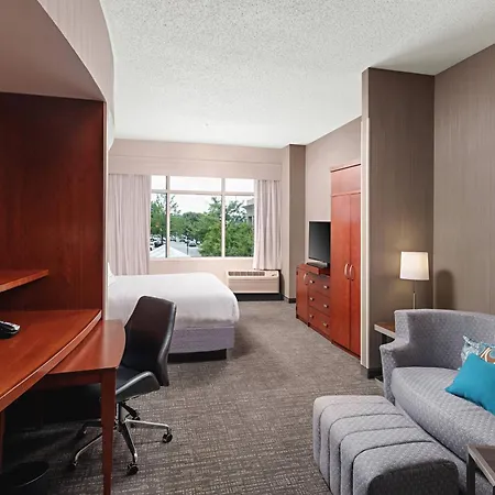 Courtyard By Marriott Greenville Downtown