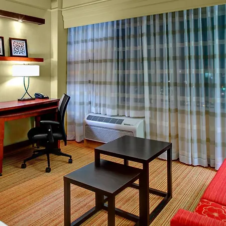Courtyard By Marriott Greenville Downtown